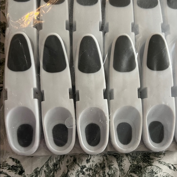 Mainstays Jumbo Clothespins - Black and White - Picture 2 of 4